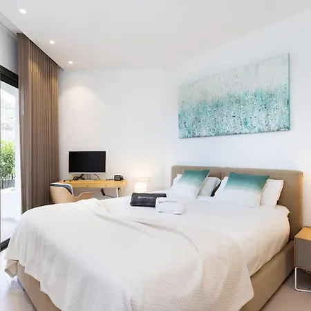 Lägenhet Garden Serenity Retreat And Workspace With Heated Pools And Gym