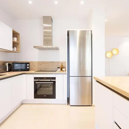 Garden Serenity Retreat And Workspace With Heated Pools And Gym Lägenhet