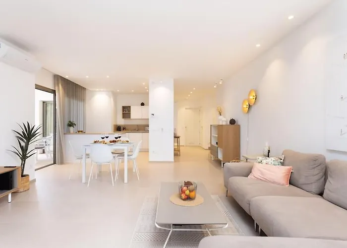 Garden Serenity Retreat And Workspace With Heated Pools And Gym Apartment