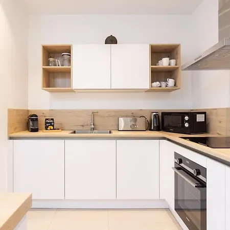 Garden Serenity Retreat And Workspace With Heated Pools And Gym 아파트 팔름-마르