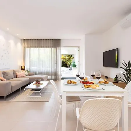 Apartamento Garden Serenity Retreat And Workspace With Heated Pools And Gym
