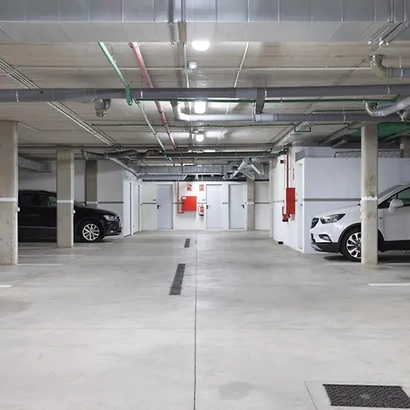 Garden Serenity Retreat And Workspace With Heated Pools And Gym 아파트 팔름-마르