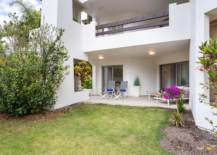 Garden Serenity Retreat And Workspace With Heated Pools And Gym 아파트 *