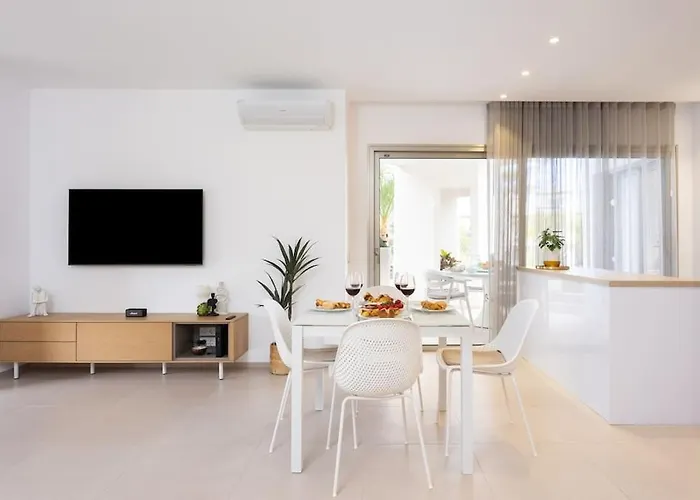 Garden Serenity Retreat And Workspace With Heated Pools And Gym * 팔름-마르