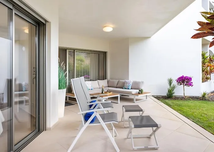 아파트 Garden Serenity Retreat And Workspace With Heated Pools And Gym 팔름-마르