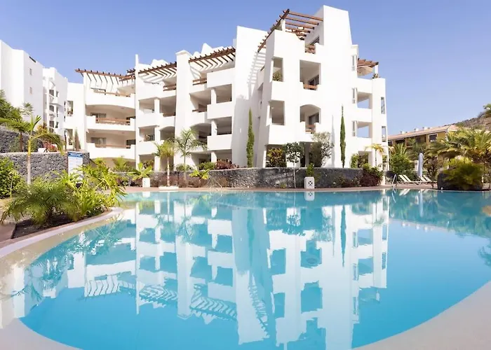 아파트 Garden Serenity Retreat And Workspace With Heated Pools And Gym 팔름-마르