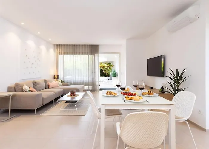 Appartement Garden Serenity Retreat And Workspace With Heated Pools And Gym