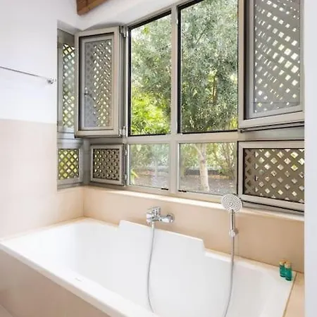 Garden Serenity Retreat And Workspace With Heated Pools And Gym דירה *