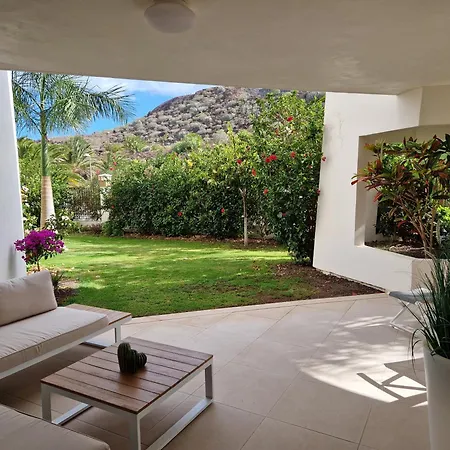 Garden Serenity Retreat And Workspace With Heated Pools And Gym דירה