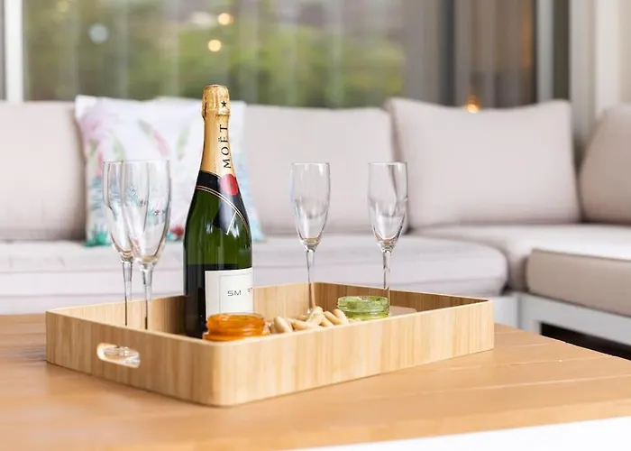 アパート Garden Serenity Retreat And Workspace With Heated Pools And Gym