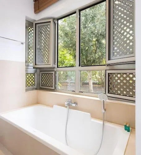 Garden Serenity Retreat And Workspace With Heated Pools And Gym アパート *