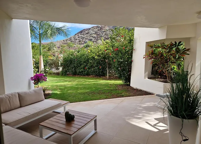 Garden Serenity Retreat And Workspace With Heated Pools And Gym アパート